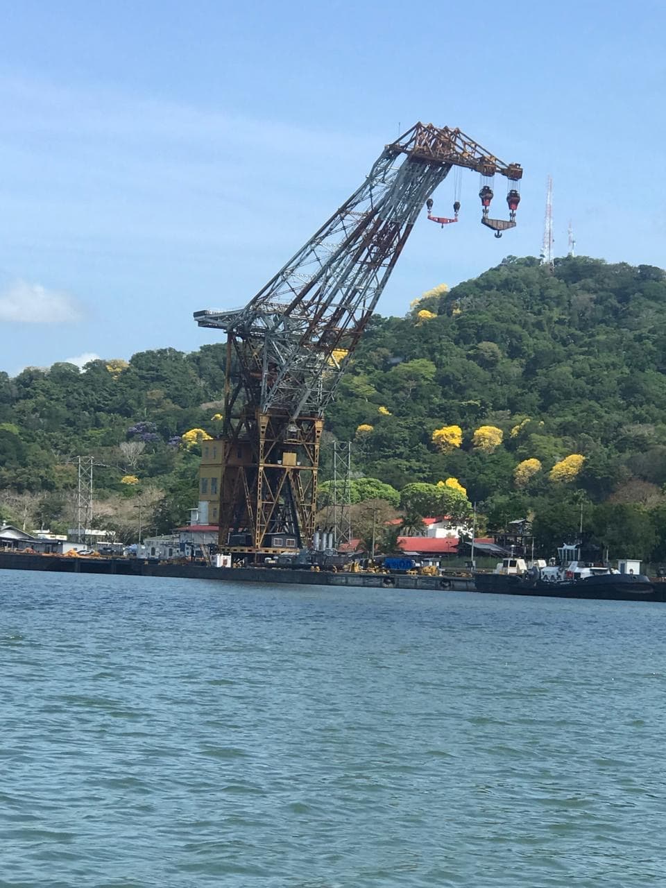 Grúa del Canal vista desde el agua